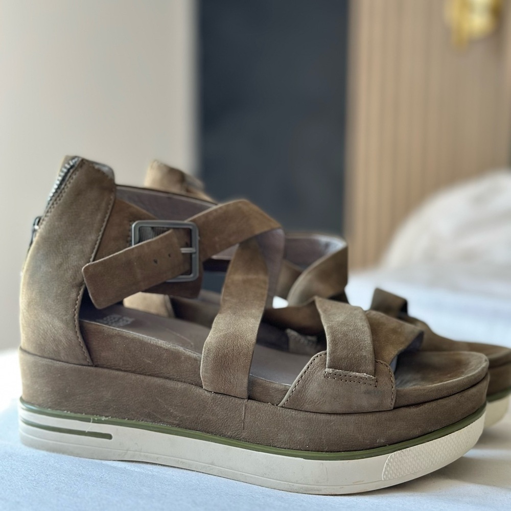 Eileen Fisher Women's green Suede Platform Sandals Shoe Size 7.5